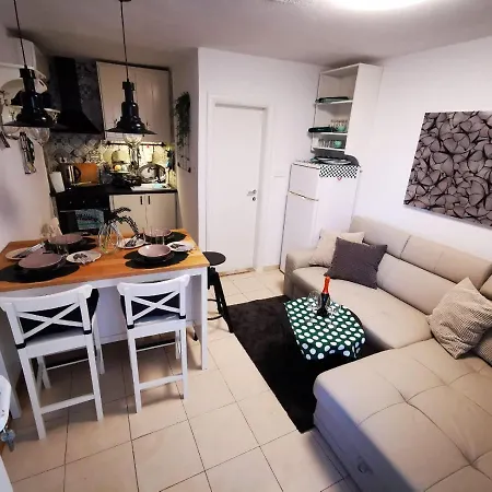 Miljenko I Dobrila Apartment Kastela